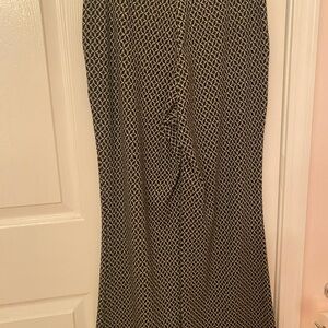 Max Studio Black and White Star Pattern Skirt